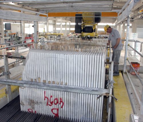 Block during cut by gangsaw machine Block during cut by gangsaw machine